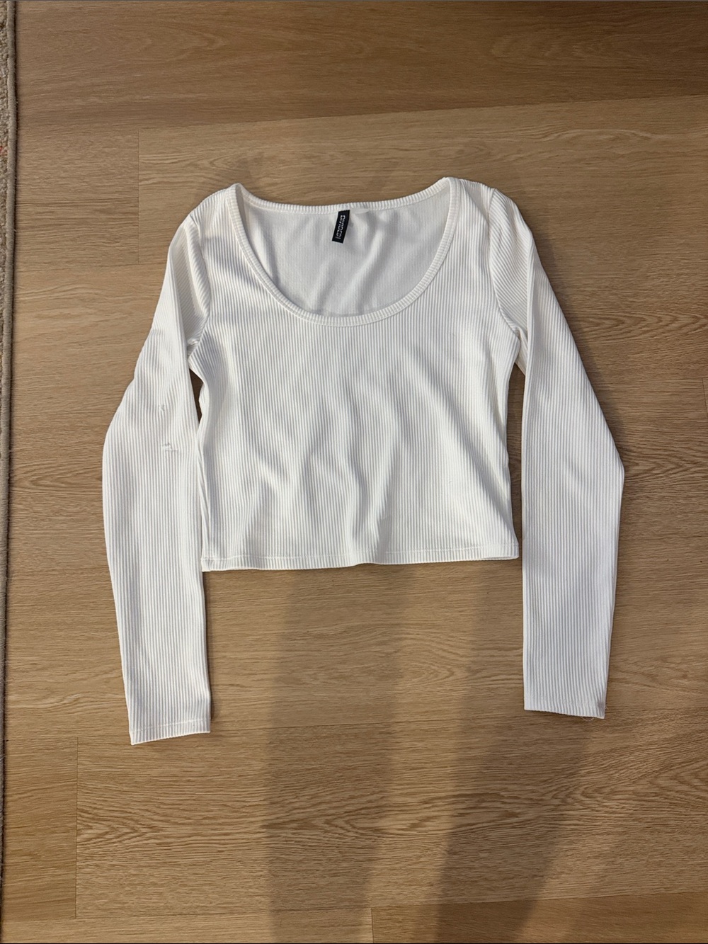 H&M White Ribbed Long Sleeve Scoop Crop Top